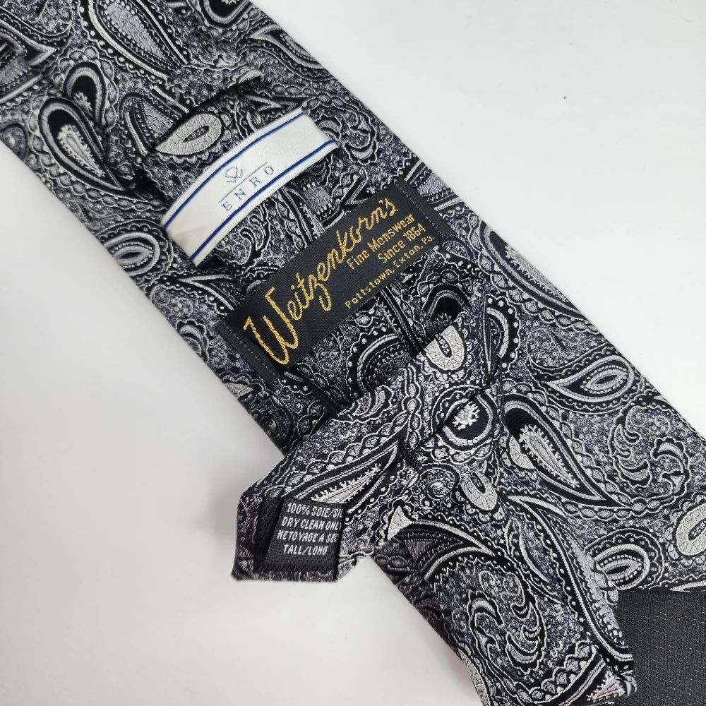 ENRO Black / Gray Paisley Silk Tie.